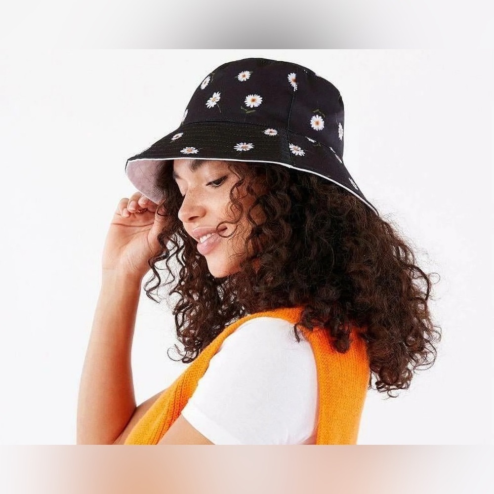 Alice + Olivia Black Floral Bucket Hat.